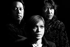 THE 卍